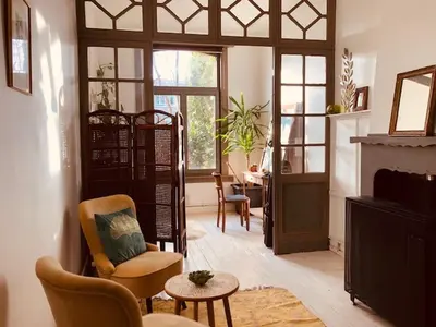 a living room with a chair and a fireplace at Logies Lapin in Antwerp