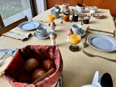 a table with a basket of eggs on a table at Het Nekkerhof B&Bio in Mechelen
