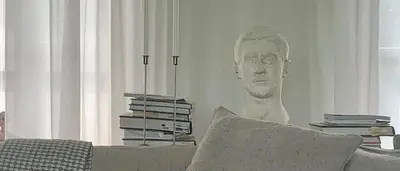 a statue of a man in a living room with books at b&b Meilrijk in Diest