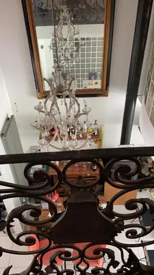 a chandelier in front of a mirror in a room at B&B groot-bijgaarden center in Groot-Bijgaarden