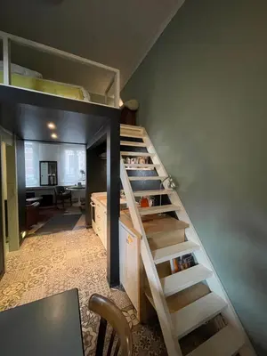 a staircase in a room with a bunk bed at Studio Dageraad in Antwerp