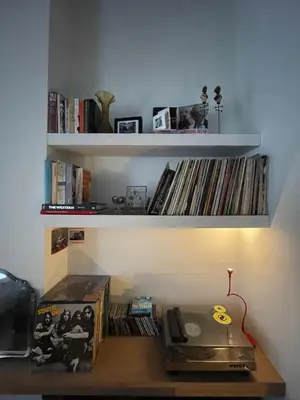 a room with a shelf with records and a record player at Studio Dageraad in Antwerp