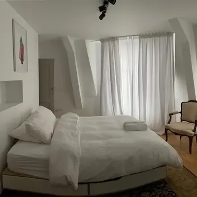 Duplex dernier étage avec terasse à deux pas de la grand place