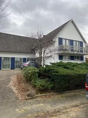 a house with a car parked in front of it at narcisses in Sint-Genesius-Rode