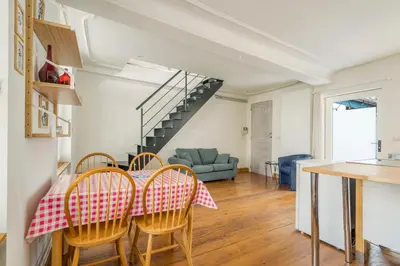 a kitchen and dining room with a table and chairs at TOP& ruim duplex woning in PATERSHOL,centrum Gent! in Ghent