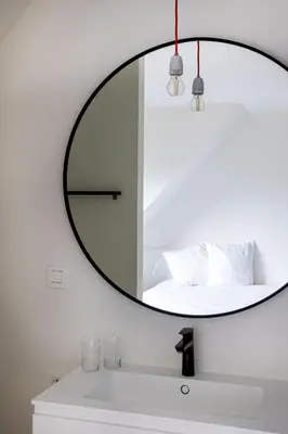 a bathroom with a mirror above a white sink at stek&stoof in Sint-Pauwels