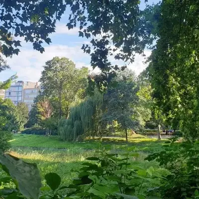 lovely two bedroom apartment with free parking