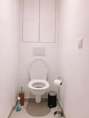 a bathroom with a white toilet in a room at Vintage dream in Heide