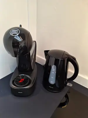 a black blender sitting on top of a counter at Huis ALNA 2 in Mechelen