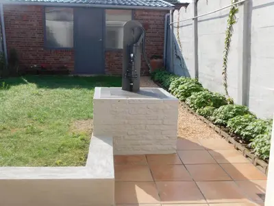 a statue in the yard of a house at Vakantiewoning Louis in Mechelen