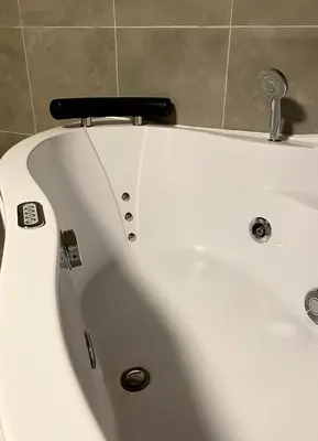 a white bath tub sitting in a bathroom at Superbe logement près de Bruxelles avec spa privé in Brussels