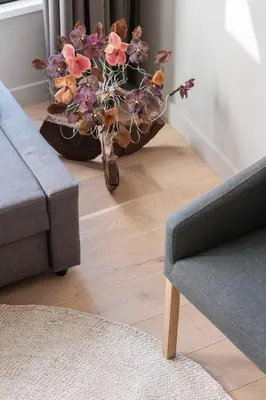 a vase filled with flowers in a living room at Hotel Elisabeth in Mechelen