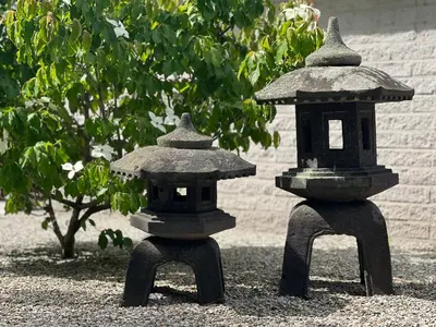 two stone bird baths sitting in a garden at Ikigai B&B - wellness in Oud-Turnhout