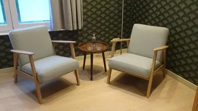 two chairs and a table in a room at B&B Maaltebrug in Ghent