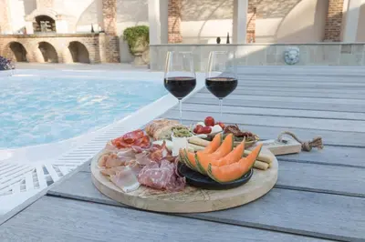 a plate of food and two glasses of wine at Cap d'Eau in Waasmunster