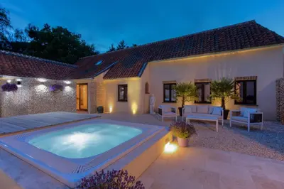 a swimming pool in the backyard of a house at Cap d'Eau in Waasmunster