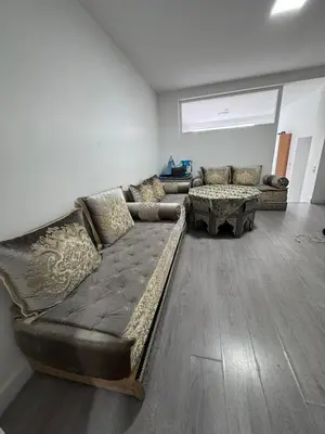 a living room with a couch and a table at Appartement Deux chambres près de Atomium in Brussels