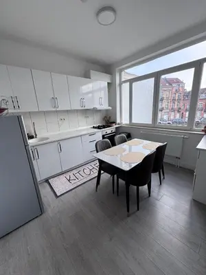a kitchen and dining room with a table and chairs at Appartement Deux chambres près de Atomium in Brussels