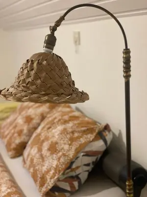 a lamp sitting next to a pile of pillows at Campe-good in Kampenhout