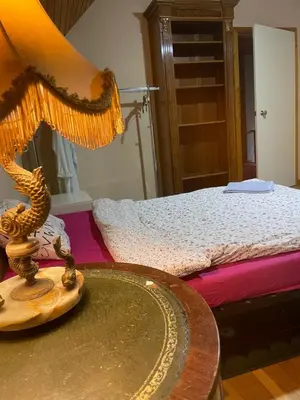 a bedroom with a bed and a table with a lamp at Campe-good in Kampenhout