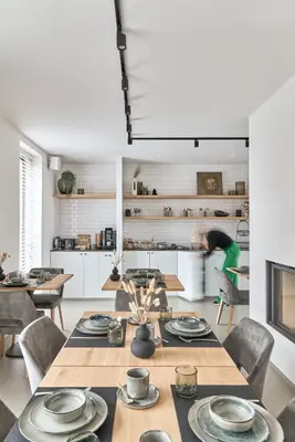 a kitchen and dining room with a table and chairs at B&B Vossebergen Hombeek in Hombeek