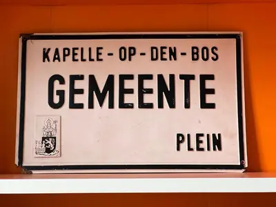 a sign on a shelf on a wall at Lily Flower - B&B in Kapelle-op-den-Bos