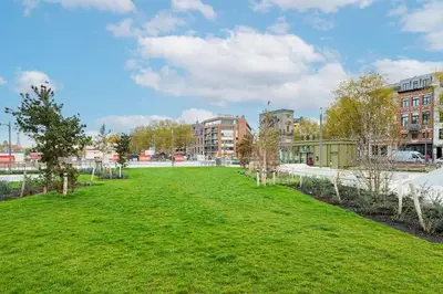 a park in a city with trees and buildings at Stijlvol duplex appartement in Antwerp