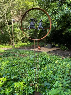 a mirror with two people in it in a garden at Karibu Keerbergen in Keerbergen