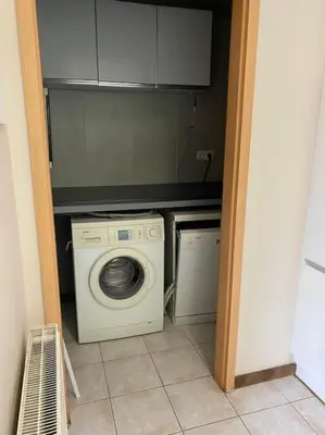 a laundry room with a washing machine and a washer at Superbe appartement lumineux et spacieux in Antwerp