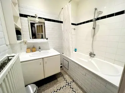 a bathroom with a sink and a tub and a toilet at Cozy, comfortable apt, well located - EU ULB VUB in Brussels