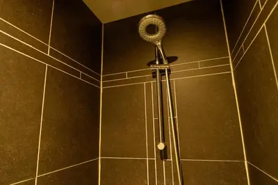 a shower with a blow dryer in a bathroom at Bed and Breakfast Paellepelhoeve in Ninove