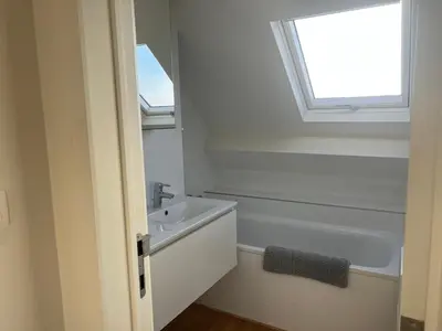 a bathroom with a sink and a bath tub at Les Cerises, charmante maison au calme in Wavre