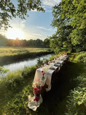 a long table set up next to a river at Bleyckhof in een uniek natuurgebied in Ranst