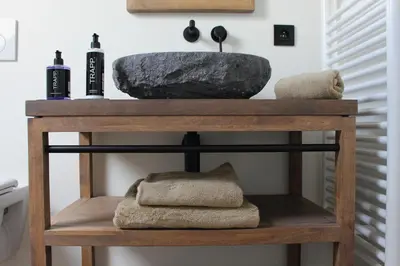 a wooden shelf with a sink and towels on it at De Kasteelhoeve in Westmalle