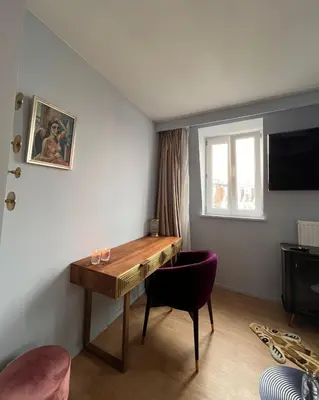 a room with a wooden desk and a window at Hôtel La Pièce in Brussels