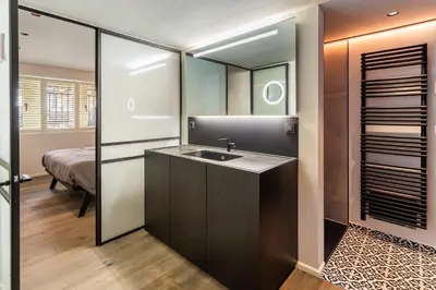 a bathroom with a sink and a mirror at luxe en authenticiteit in Antwerp